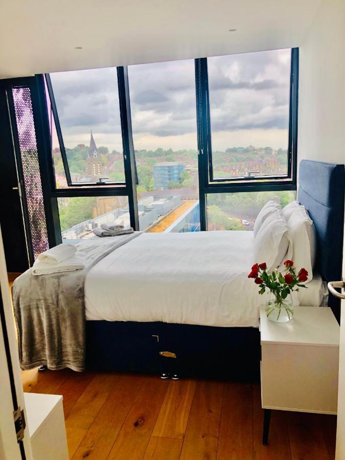 Luxury 2 Bedroom Apartment 20 Min From Central London Exteriör bild